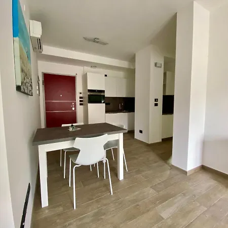 Ampio Bilocale Con Terrazzino, Box E Piscina - Poggio Fiorito Lägenhet *