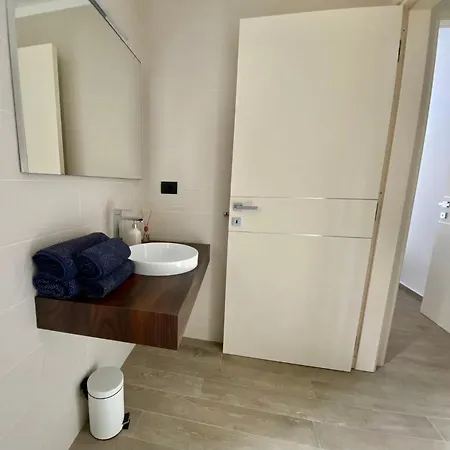 Lägenhet Ampio Bilocale Con Terrazzino, Box E Piscina - Poggio Fiorito