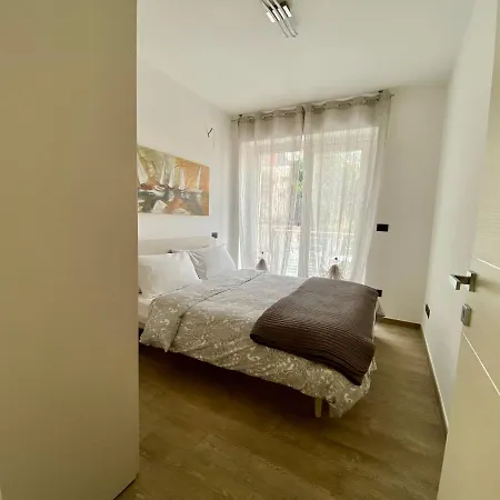 Ampio Bilocale Con Terrazzino, Box E Piscina - Poggio Fiorito Lägenhet *