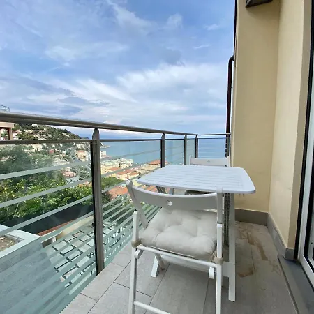 Ampio bilocale con terrazzino, box e piscina - Poggio Fiorito Appartamento